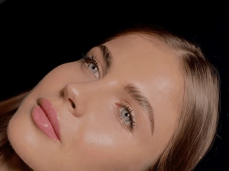 Коррекция бровей